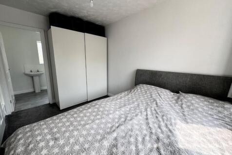 bed 1.jpg