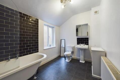 Bathroom 2.jpeg