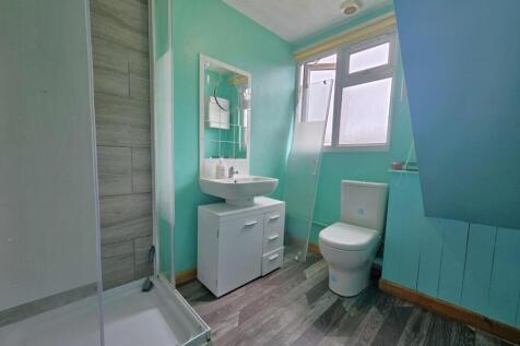 Shower room 2.jpg
