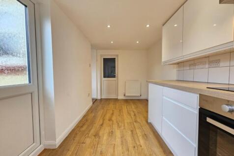 Kitchen 2.jpg