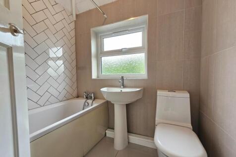 Bathroom 1.jpg
