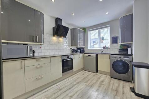 Kitchen 1.jpg