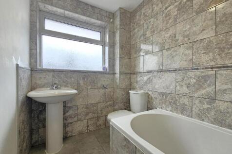 Bathroom 1.jpg