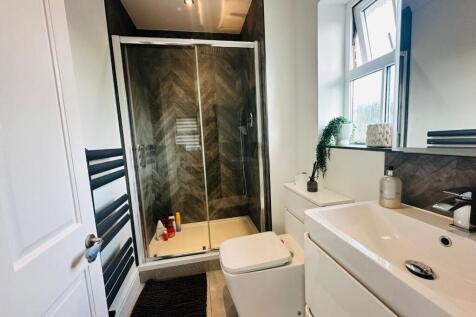ensuite.jpg
