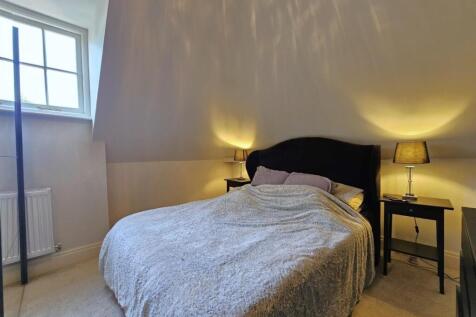 Bedroom One (2).jpg