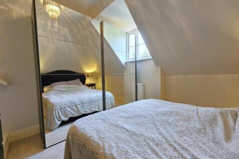 Bedroom One (1).jpg