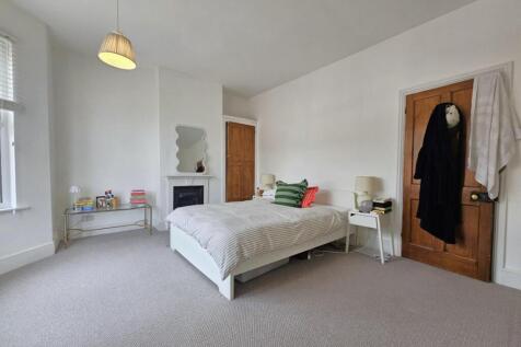 Bedroom One (1).jpg