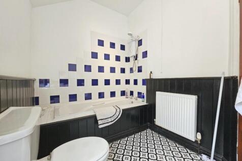 Bathroom (1).jpg