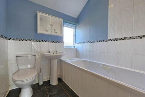 Bathroom 1.jpg