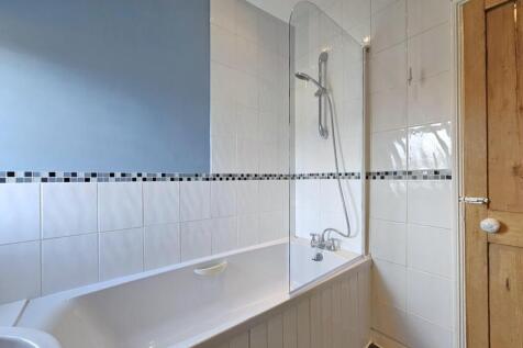 Bathroom 2.jpg