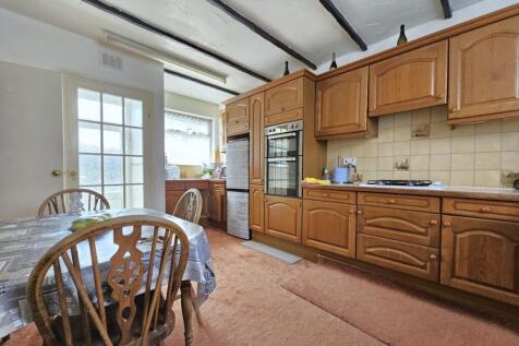 Kitchen 2.jpg
