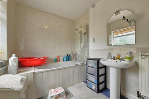 Bathroom 2.jpg