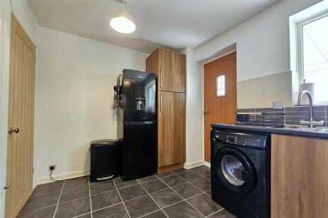 Kitchen 2.jpg