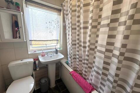 main bathroom.jpg
