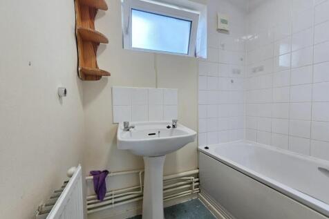 Bathroom 2.jpg