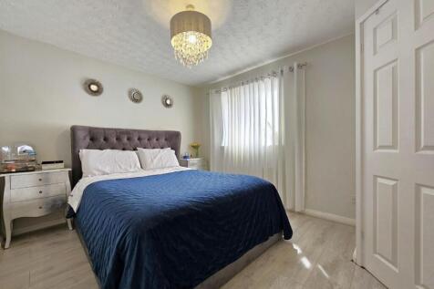Bedroom One 1.jpg