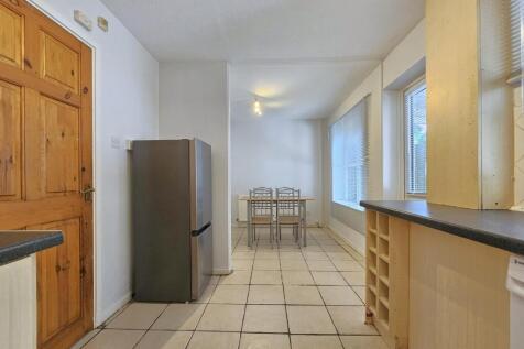 Kitchen 2.jpg