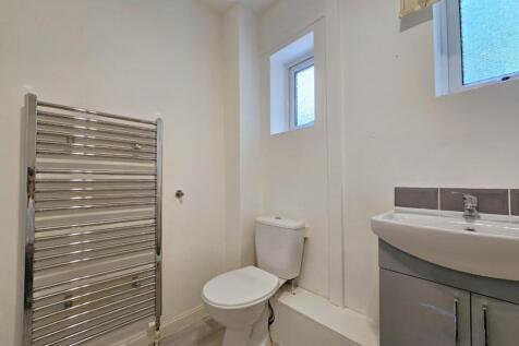 Bathroom 2.jpg