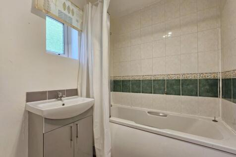 Bathroom 1.jpg
