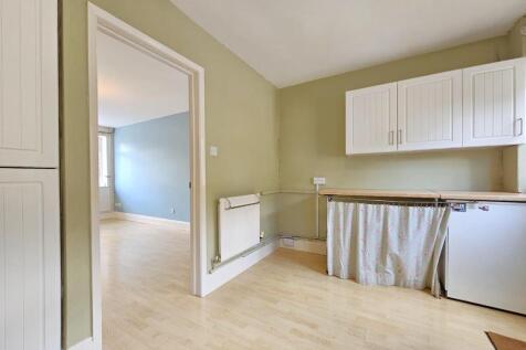 Kitchen 2.jpg