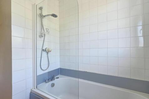 Bathroom 2.jpg
