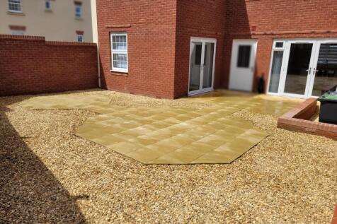 Rear garden patio.jpg