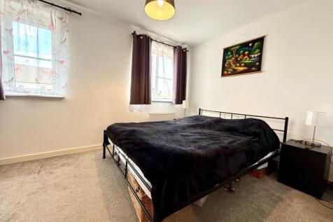 Bedroom 1.jpg