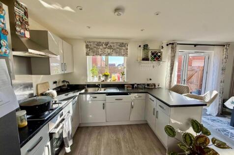 Kitchen 2.jpg