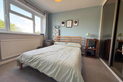 Bedroom 1.jpg