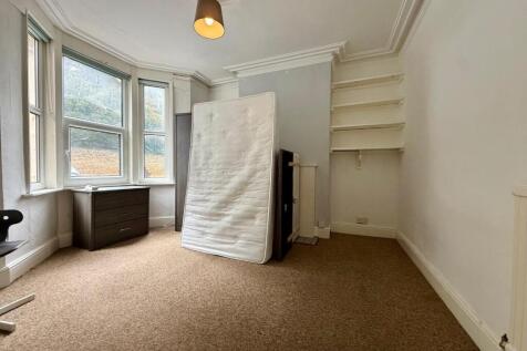 Bedroom 1.jpg