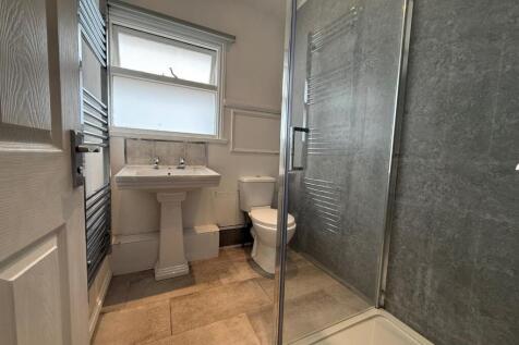 Shower room 2.jpg