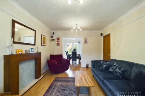 CAM01093G0-PR0413-STILL009.jpg