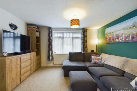 CAM01093G0-PR0462-STILL009.jpg