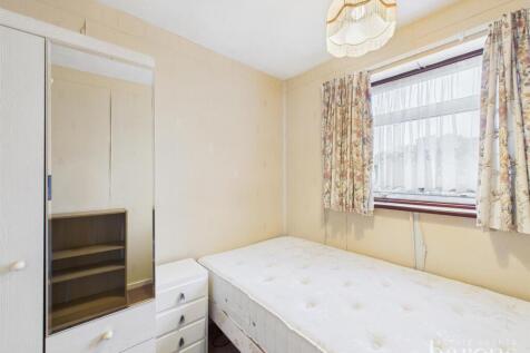 CAM05500G0-PR0063-STILL012.jpg
