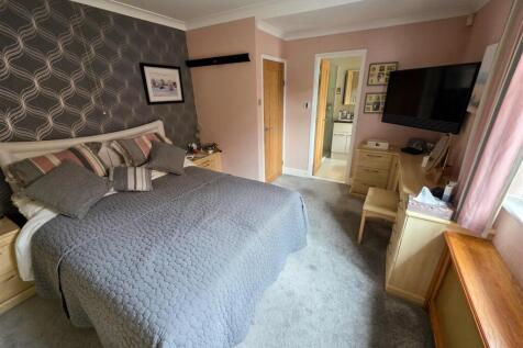 Master Bedroom showing ensuite.jpg