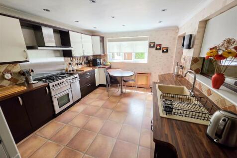 Kitchen 1b.jpg