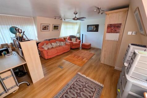Bedroom 4- currently study.jpg