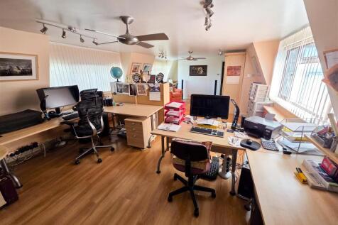 Bedroom 4-currently study 1c.jpg