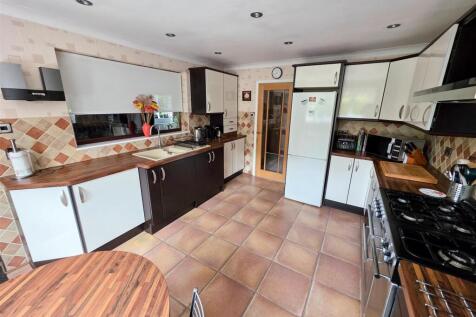 Kitchen 1a.jpg