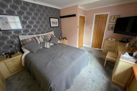 Master Bedroom 1a.jpg