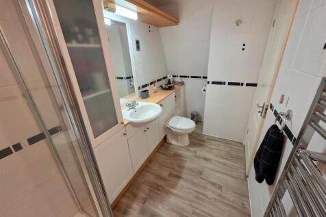 Third Bathroom 1a.jpg