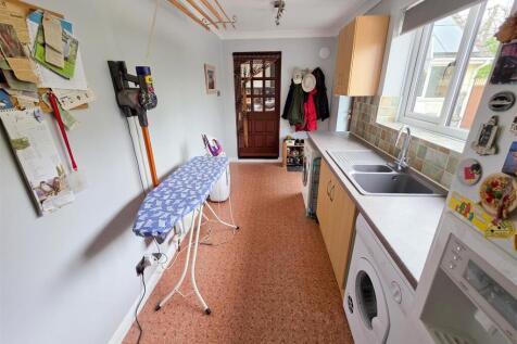 Utility Room 1a.jpg