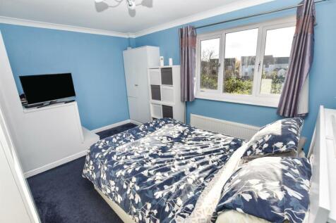 bedroom a.jpg