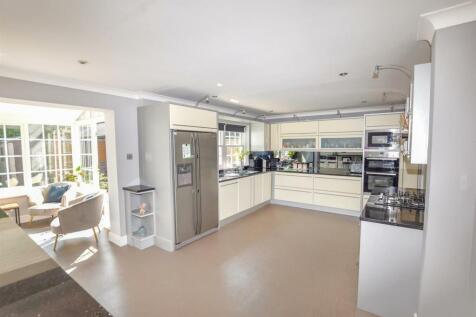 Kitchen.JPG