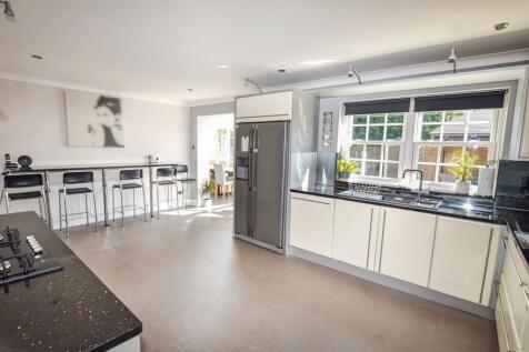 Kitchen ...JPG