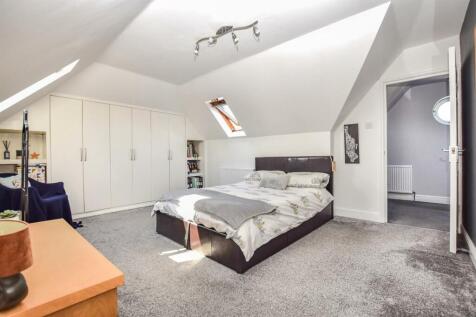Bedroom..JPG