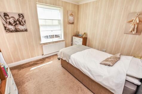 Bedroom ..._1.JPG