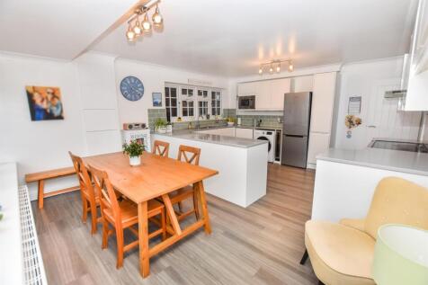 kitchen (2).jpg