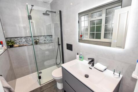 en suite shower room