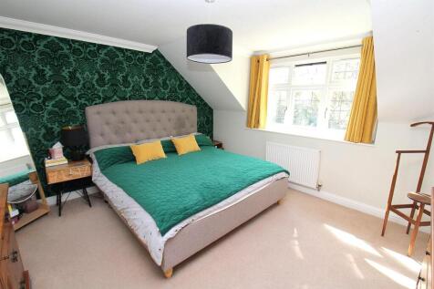 MASTER BEDROOM.JPG